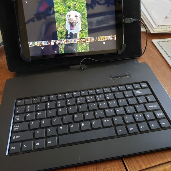 Hipstreet Venture Universal Wired Keyboard Case - For Android & Windows Tablets - Picture 6 of 9